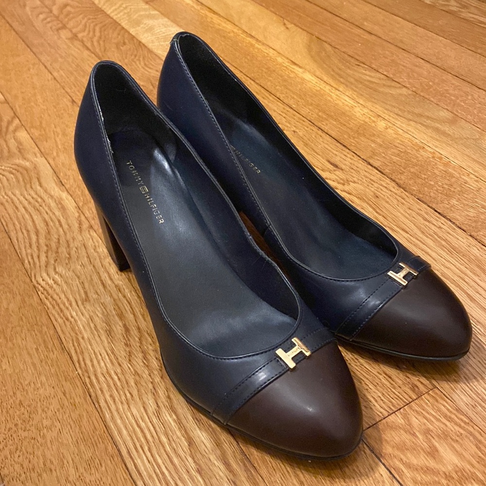 New Tommy Hilfiger Pumps in Navy, Burgundy, and gold accents, Size 9M